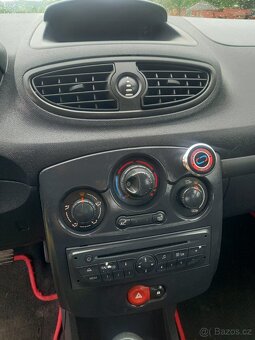 Renault - 9