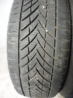 Prodám 2 ZIMNÍ pneumatiky TOURADOR 215/65/R15 rv:2022 - 9