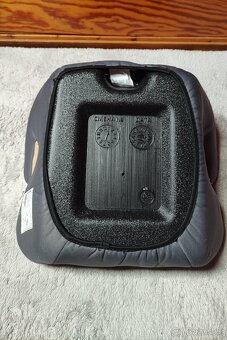 Dětský podsedák do auta 15 - 36 kg - 9