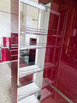 Kuchyňská linka se spotřebiči - 9