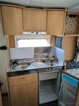 REZERVACE Karavan Burstner Fun 495 - podélné postele - 9