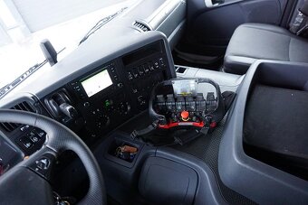 Scania P250 4x2 - valník s hydraulickou rukou Palfinger - 9