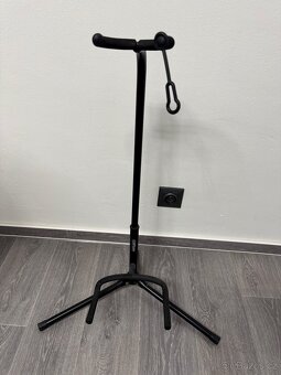 Akustická kytara Yamaha F310 včetně obalu a stojanu - 9