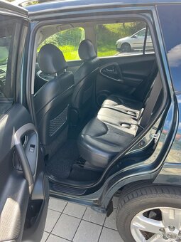 TOYOTA RAV4 2.2D 130kw bez koroze - 9