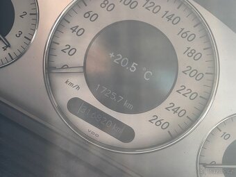 Mercedes-Benz E320 - 9