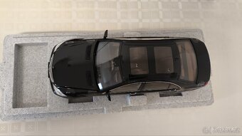 Model Mercedes-Benz S600L W221 1:18 Motorhelix - 9
