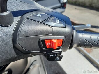 Piaggio Beverly 300 HPE, 2023, 6000km, TOP stav - 9