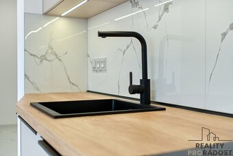 Byt po rekonstrukci o dispozici 2+kk s balkónem na ul. Vietn - 9