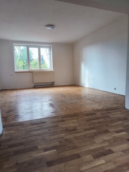 Rodinný dům 4+1 se zahradou o rozloze 2200 m² – Šidlov - 9