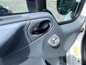 FORD TRANSIT 2,2 TDCi 74 kW 280 SWB KOMBI 6MÍST - 9