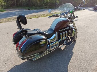 Triumph Rocket III Classic - 9