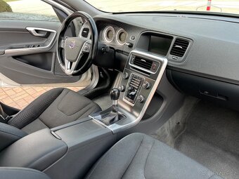 Volvo S60 2012 D3 Momentum - 9