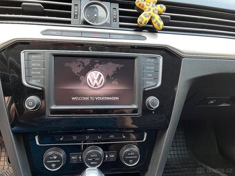 VW Passat 2.0 TDi Highline DSG ČR - 9