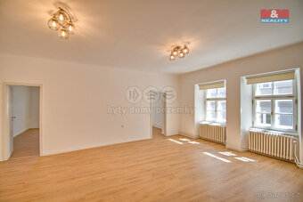 Pronájem bytu 3+1, 90 m², Valašské Meziříčí, ul. Náměstí - 9