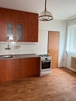 Pronájem prostorného rodinného domu 6+2 se zahradou - 9