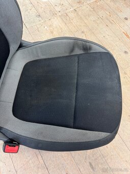 Škoda Fabia 3, řidičova sedačka - 9