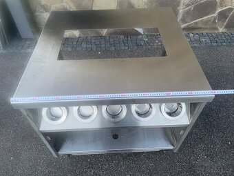 Nerezový stul s podavačem kelímků - 9