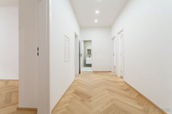 Nabízíme nový designový 4+KK po rekonstrukci – prostorný, sv - 9