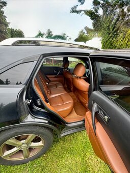 INFINITI FX35 - 9
