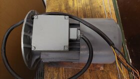 Prodám funkčí třífázový motor 550W s brzdou - 9