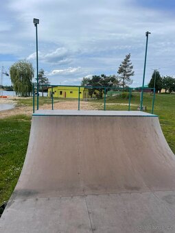 U rampa - profesionální venkovní povrch SKATESMART - 9
