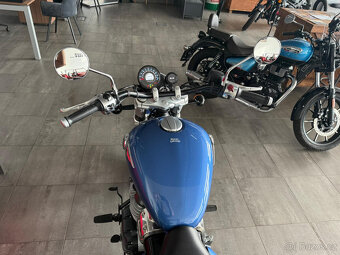 Royal Enfield, Super Meteor 650 - 9