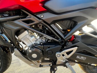 Honda CB125R - 9