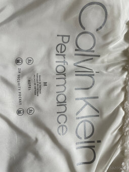 Nová bílá prošívaná vesta Calvin Klein Performance M - 9