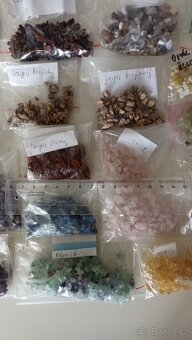 VELKÝ MIX zlomků minerálů k navlékání, 700 g - 9