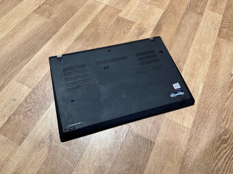 Lenovo ThinkPad P14s Gen1 - 9