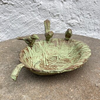 Zahradní litinové pítko pro ptáky ve tvaru listu - krmítko - 9