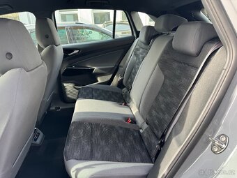 Volkswagen ID.4 109kW Full LED ACC Navi Park. senz. 50tkm - 9