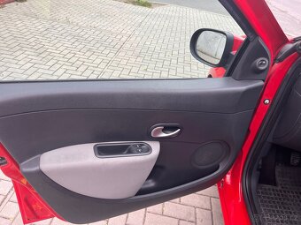 Renault Clio kombi 1.2 16V 2010 - 9