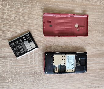 TLAČÍTKOVÝ MOBILNÍ TELEFON SONY ERICSSON J20i - 9