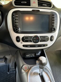 Kia Soul EV Eco-electric, větrání sedadel, navi, park kamera - 9
