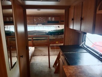 Prodám obytny přívěs karavan burstner luxus - 9