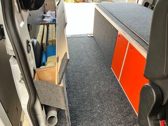 Ford Transit custom 2018 L2H1 125 kw 6 míst - 9