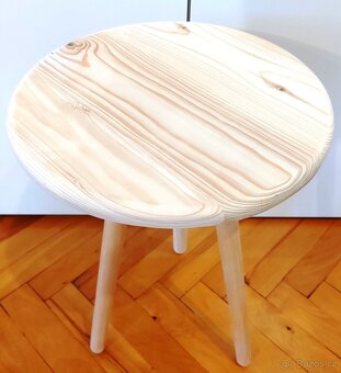 Květinový stolek na trojnožce - 9