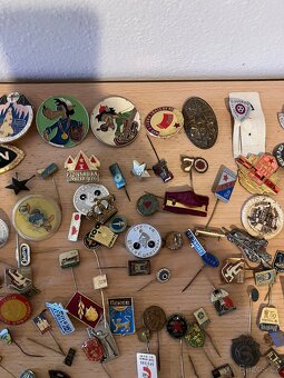 Různé druhy odznaků - 9