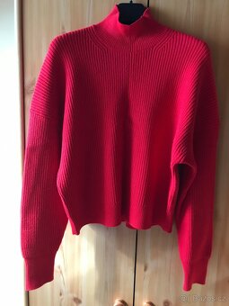 Svetry různých značek a střihů - 9