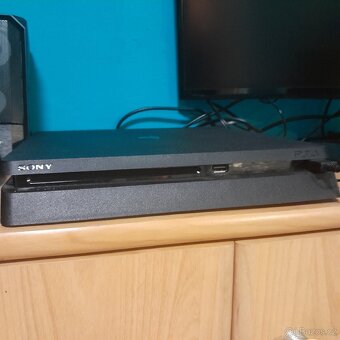 Playstation 4 - 9