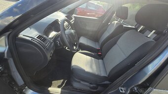 ŠKODA ROOMSTER 1.4 16V - 9