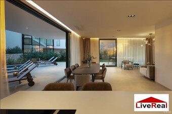 5izb LUXUSNÁ VILA, SUKOŠAN, 15m od mora, bazén, suterén, par - 9