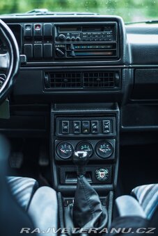 Volkswagen Jetta 19E - 9