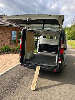 Renault Trafic 2.0 dci - 9