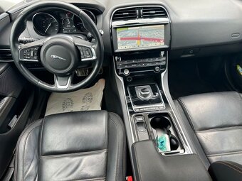 Jaguar XE Prestige AWD 2.0D mod 2020 - 9
