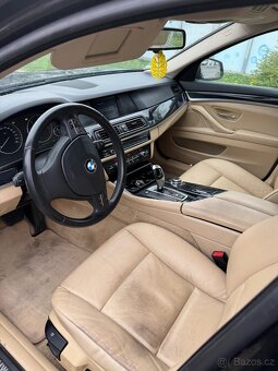 BMW F11 2011 530d 248t km 3.0d Automat kůže nové přední brzd - 9