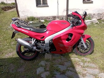 Triumph sprint 955i ST - 9