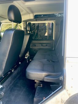 Land Rover Defender 110 - 9