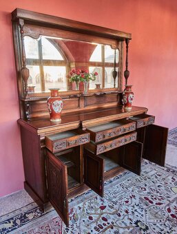 Anglický příborník s velkým zrcadlem – ručně vyřezávaný - 9